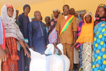 REMISE DES SEMENCES AMELIOREES AUX GROUPEMENTS/ASSOCIATIONS DE FEMMES PRODUCTRICES DANS LA COMMUNE DE FINKOLO