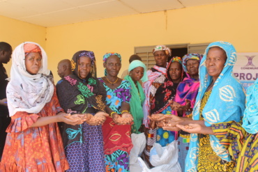 REMISE DES SEMENCES AMELIOREES AU PROFIT DU GROUPEMENT DE FEMMES PRODUCTRICES « COTOGNONGOTALA » FINKOLO